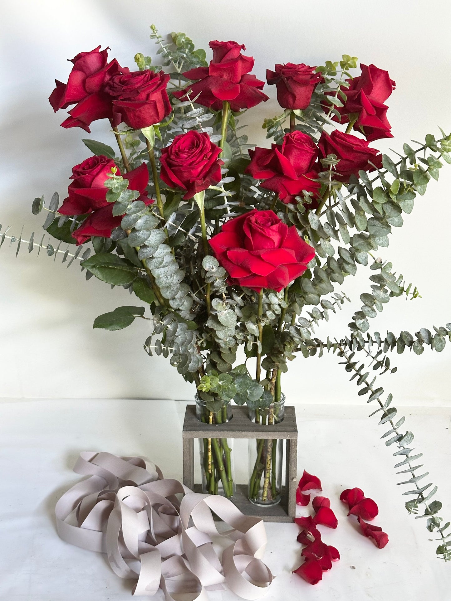 VALENTINE'S DAY FLOWERS - RED ROSES ARRANGEMENT