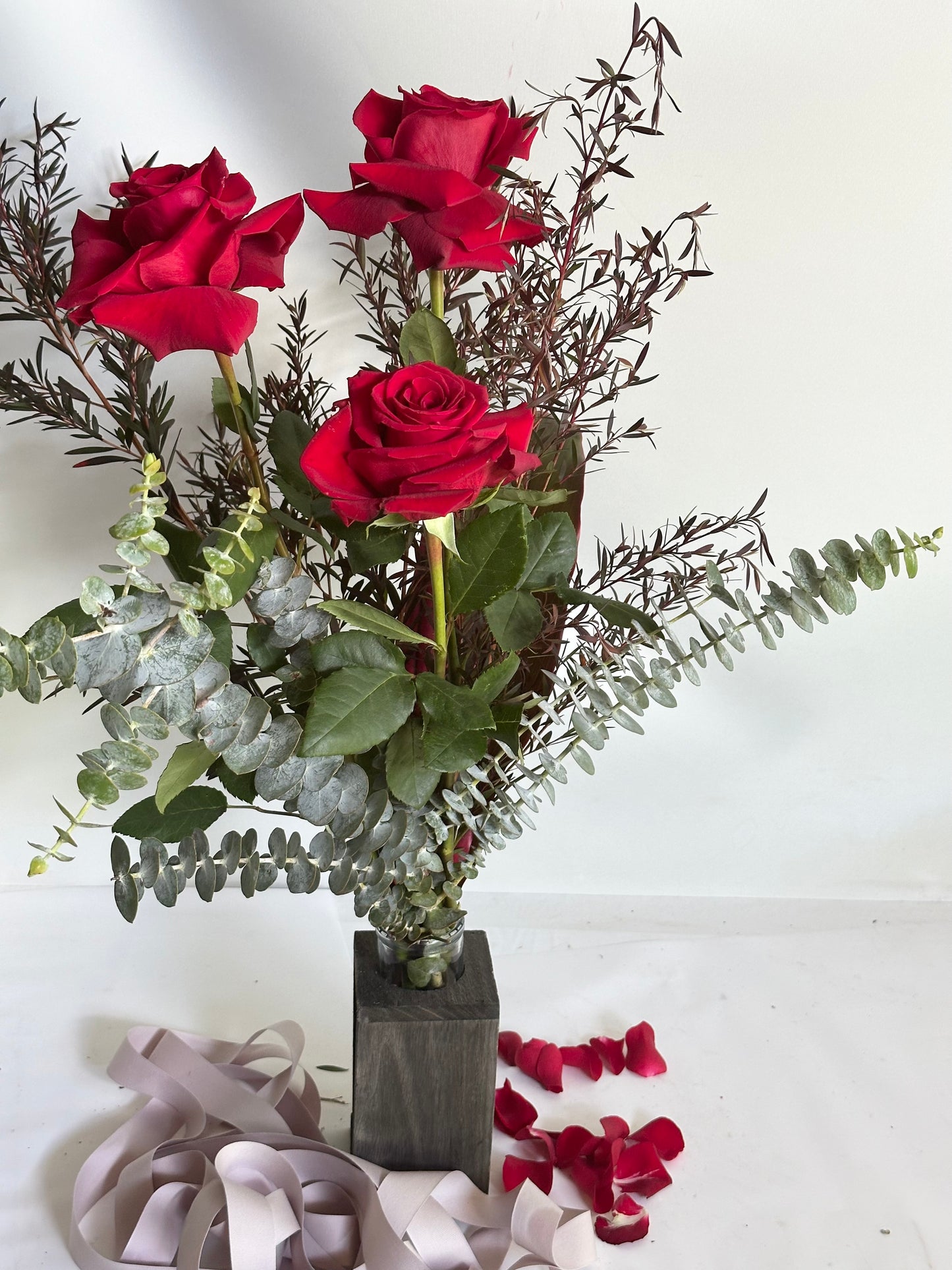 VALENTINE'S DAY FLOWERS - RED ROSES ARRANGEMENT